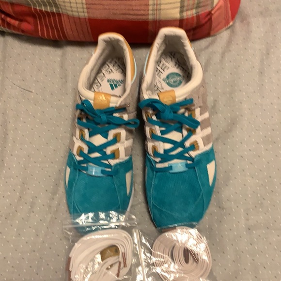 Like New Sz 10 Sneakers 76 x EQT Guidance 93